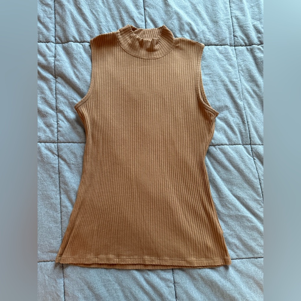 Casual yellow tshirt vest